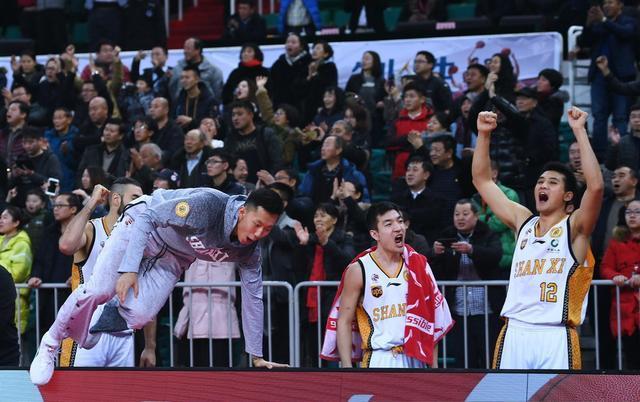 开云下载-关于重庆队上演胜利狂欢，接连获得连胜的信息