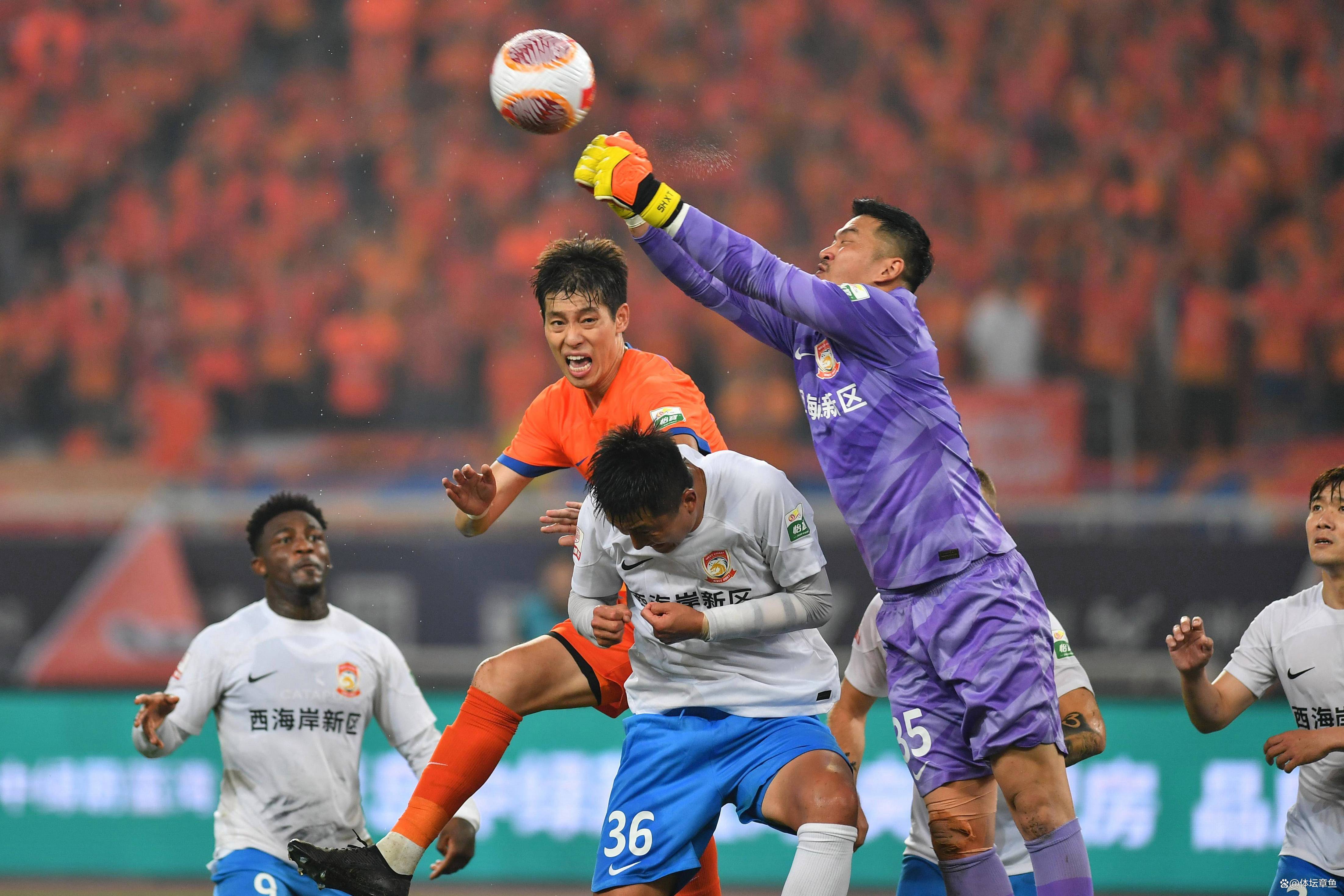 足协杯半决赛开启，八强战役轮番上演的简单介绍