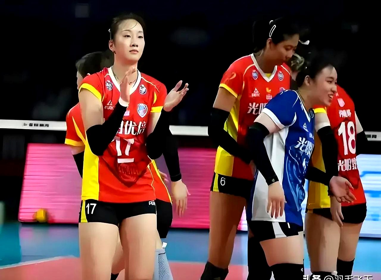 奋力前行：排球女子半决赛激情开拼的简单介绍