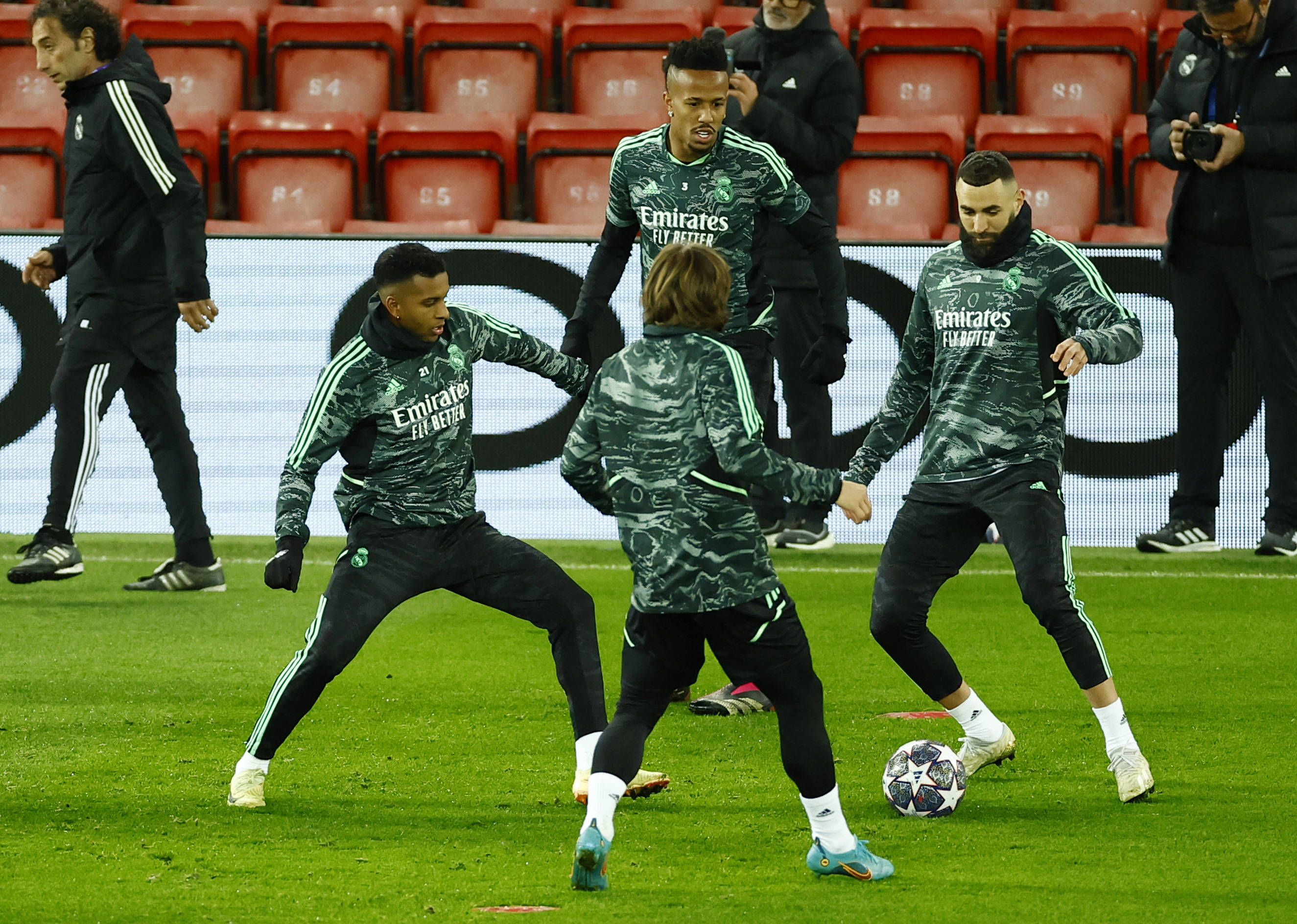 开云sport-包含进球狂潮席卷，球队展现高超实力，轻松胜出的词条