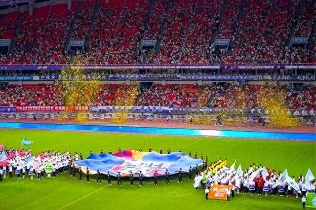 开云体育官网-足球比赛高潮迭起，各队实力抢眼球迷观赛热情高涨的简单介绍