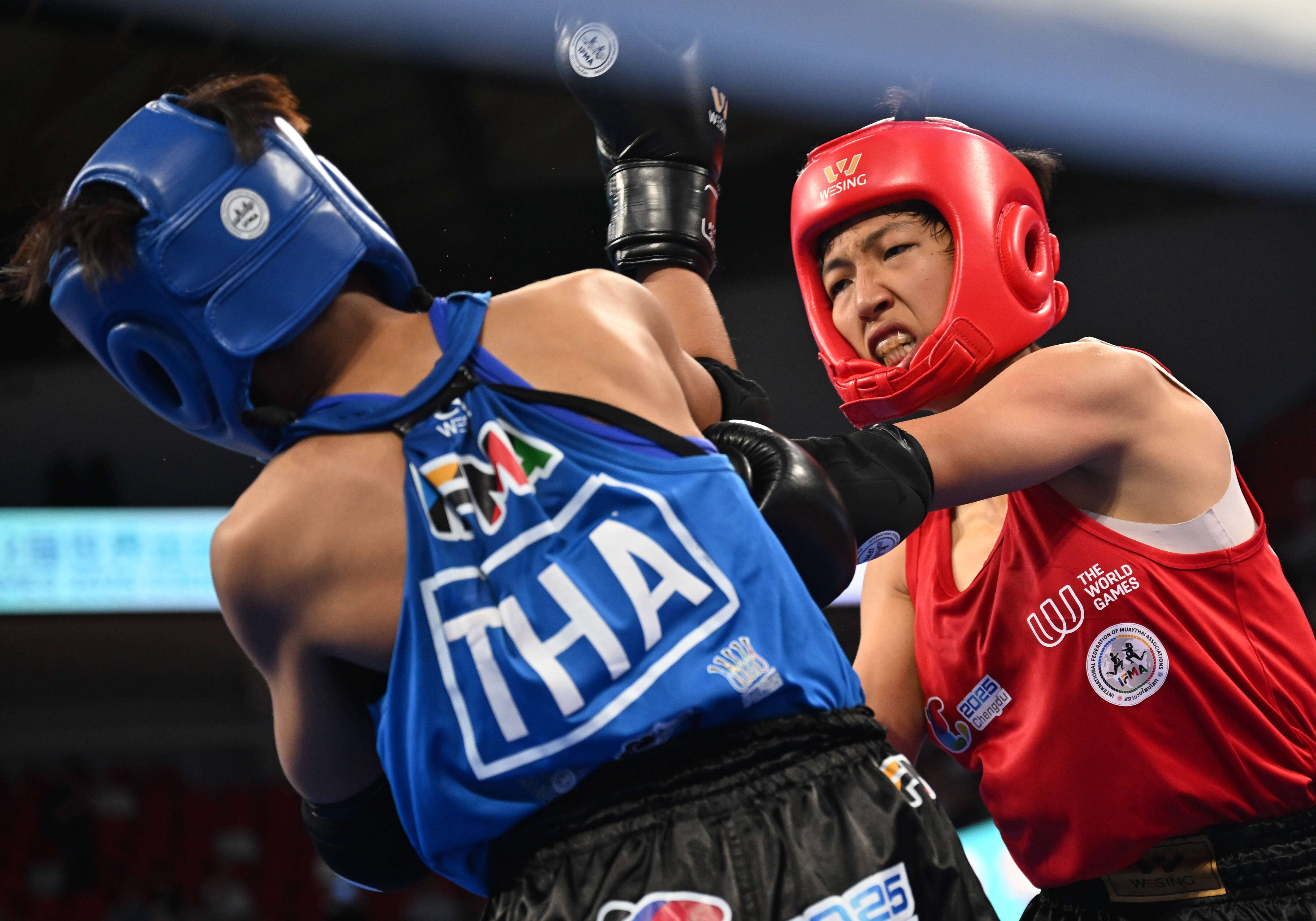 金牌选手欢呼庆祝，激动人心场面的简单介绍