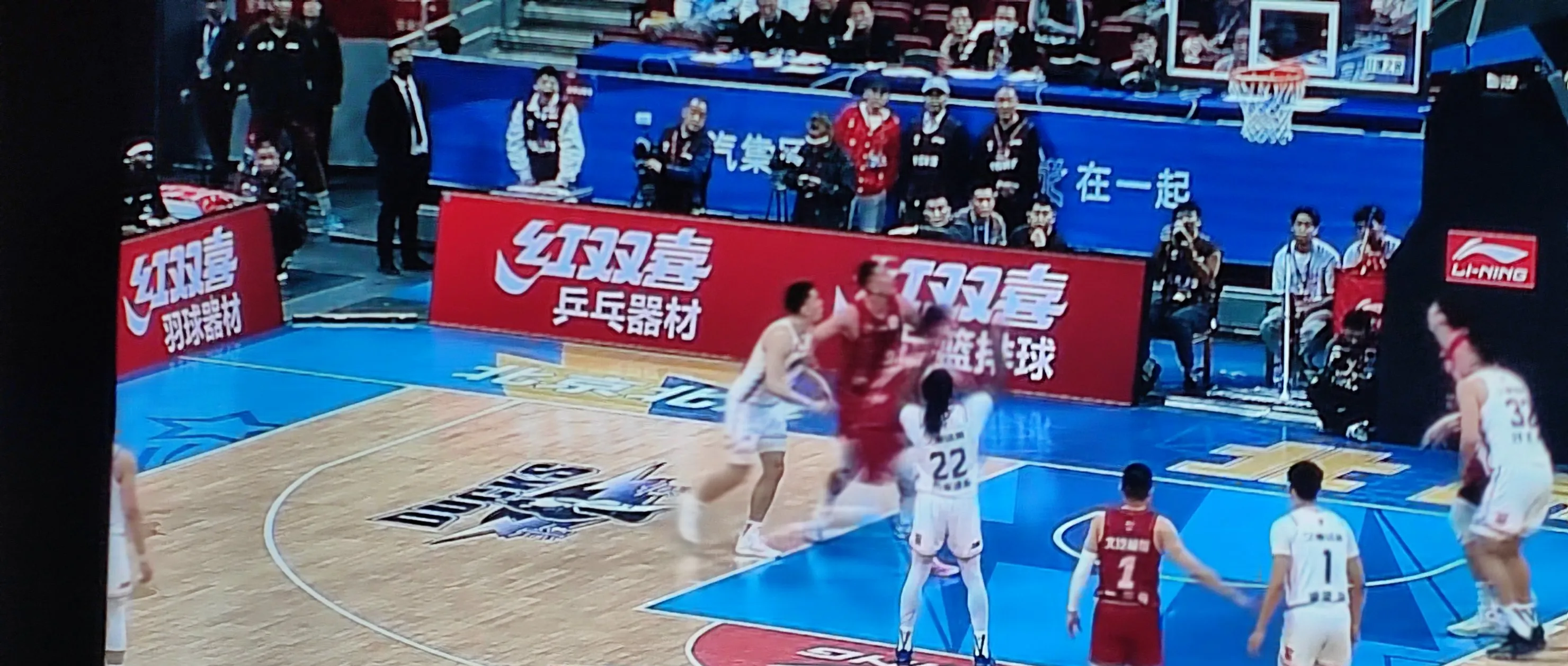 开云体育-上海队对哈尔滨队的公开对决备受瞩目