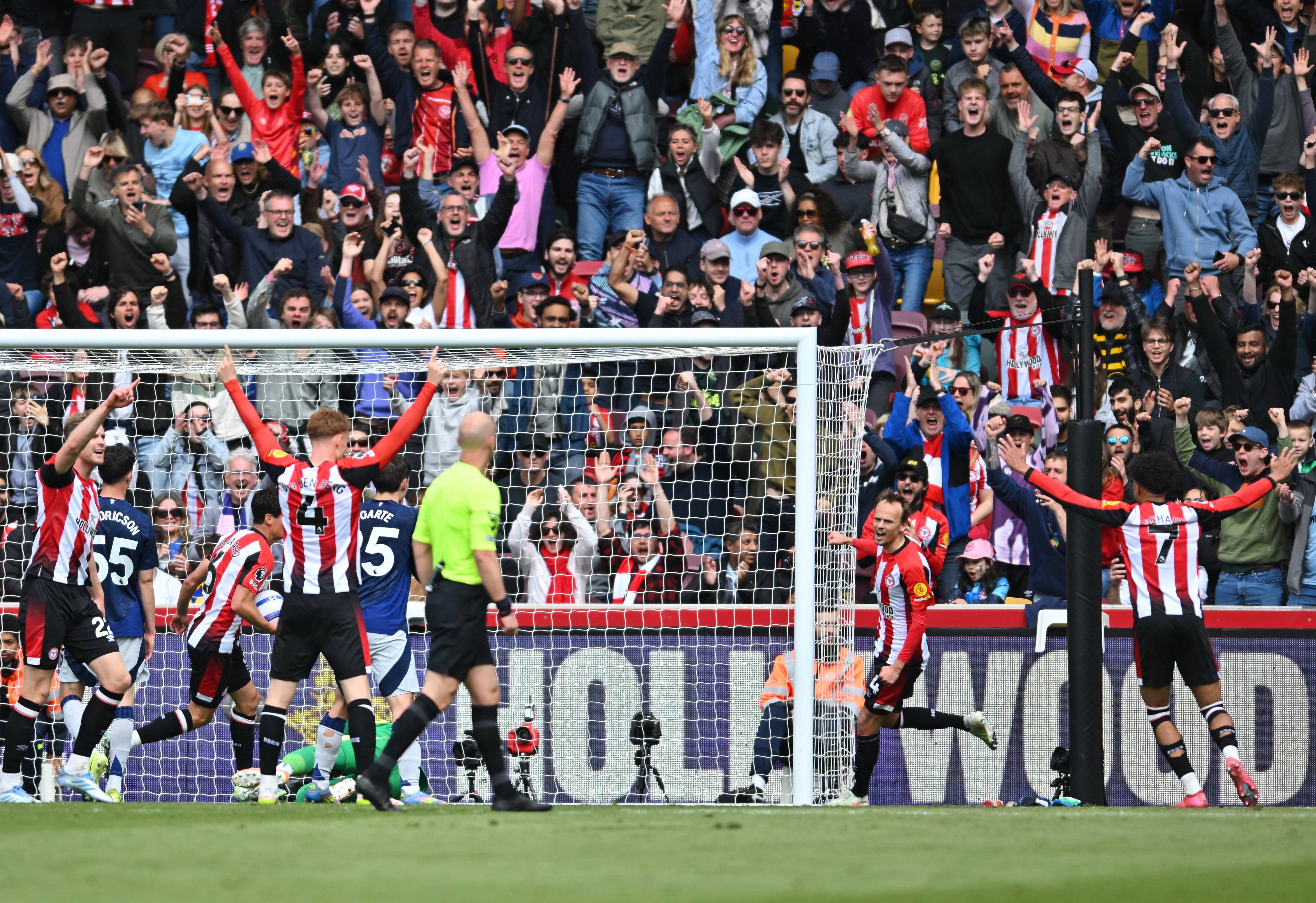 开云sport-曼联遭遇惨败，战绩再遭打击