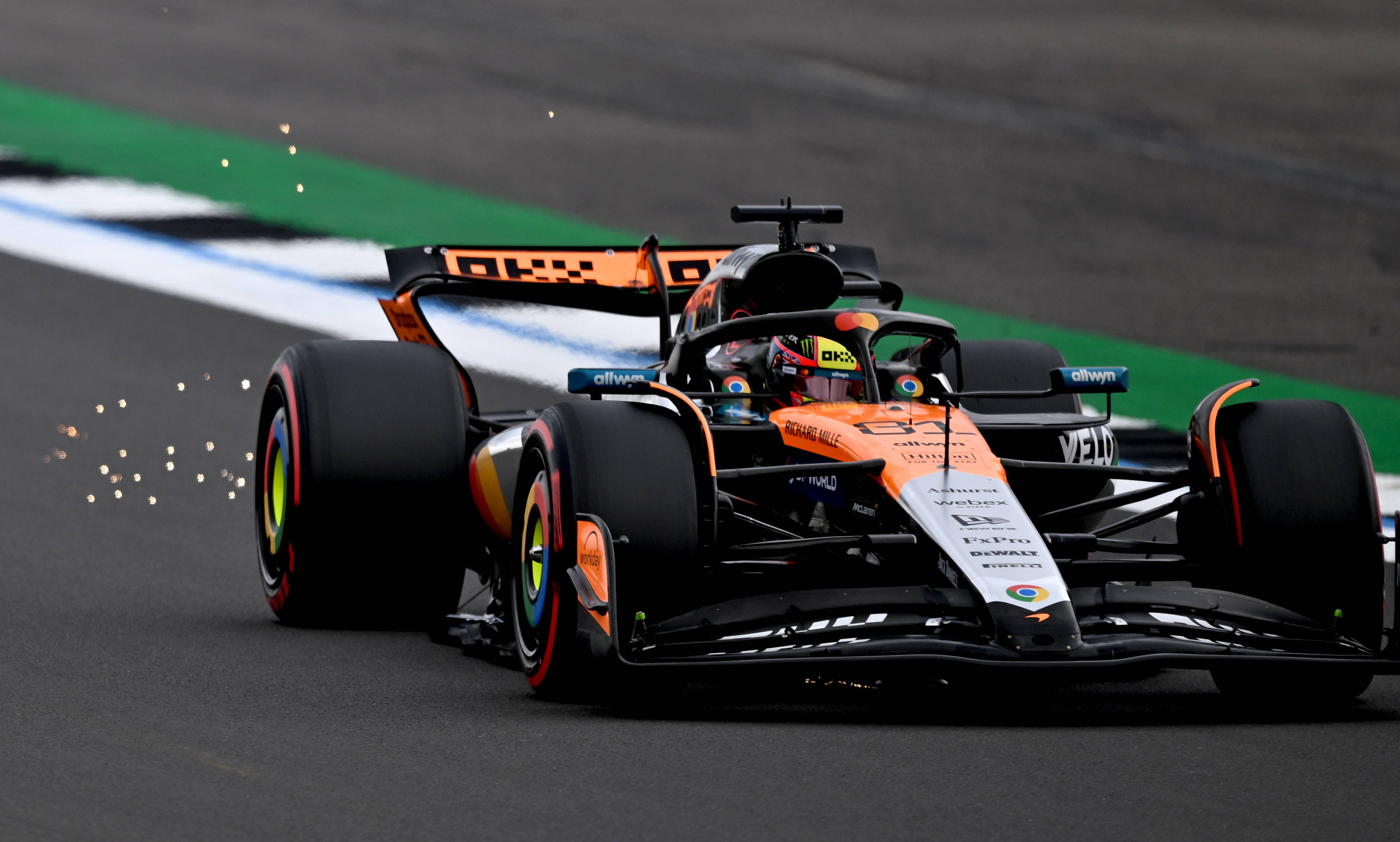 关于索伯车队轻取梅赛德斯,维斯塔潘关键制胜的信息 关于索伯车队轻取梅赛德斯,维斯塔潘关键制胜的信息