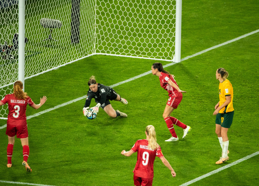 开云体育平台APP-丹麦足球队在比赛中取得悬殊胜利