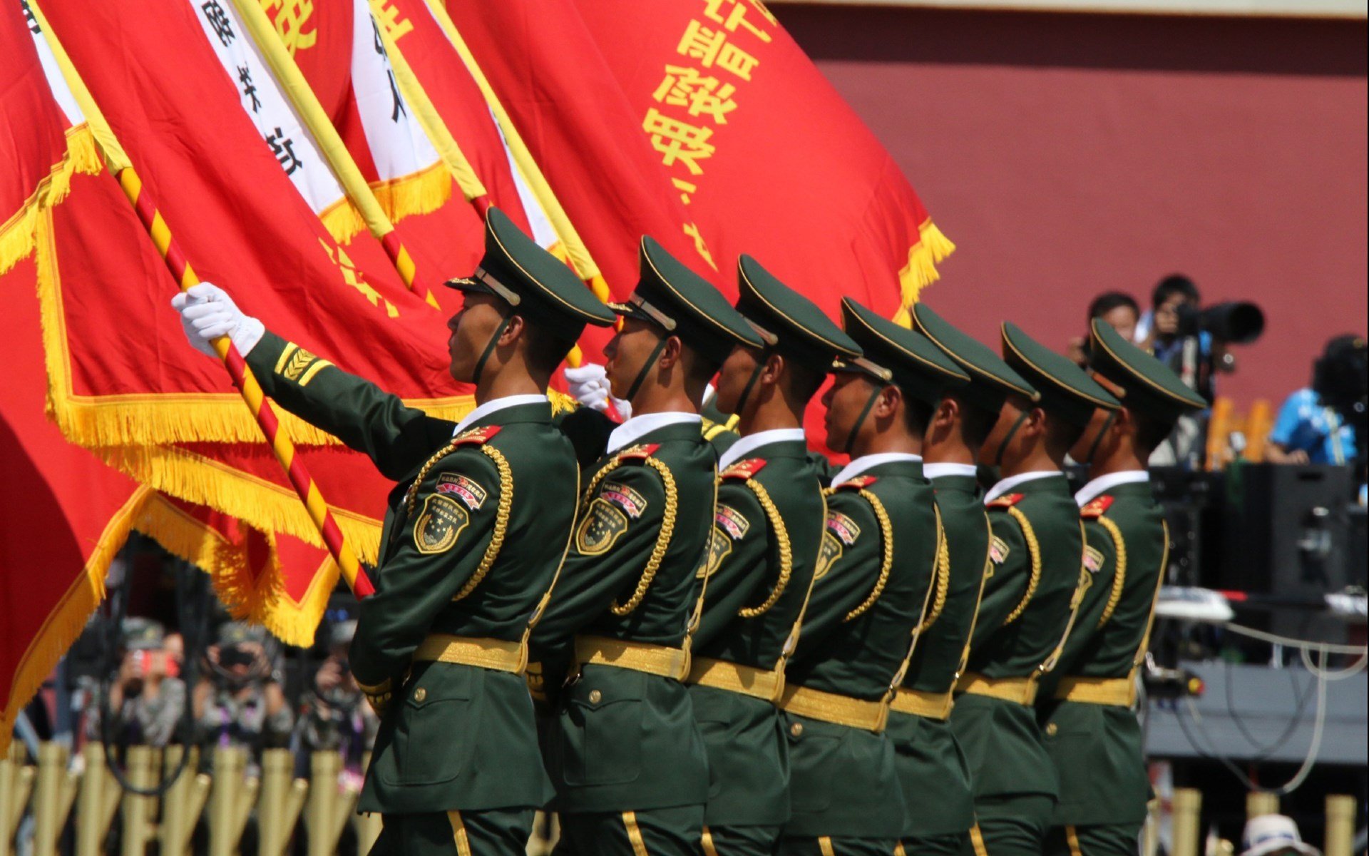 开云体育登录-阿什拉夫爆发诠释何为闪电,橙色风暴示演完全体速胜美学
